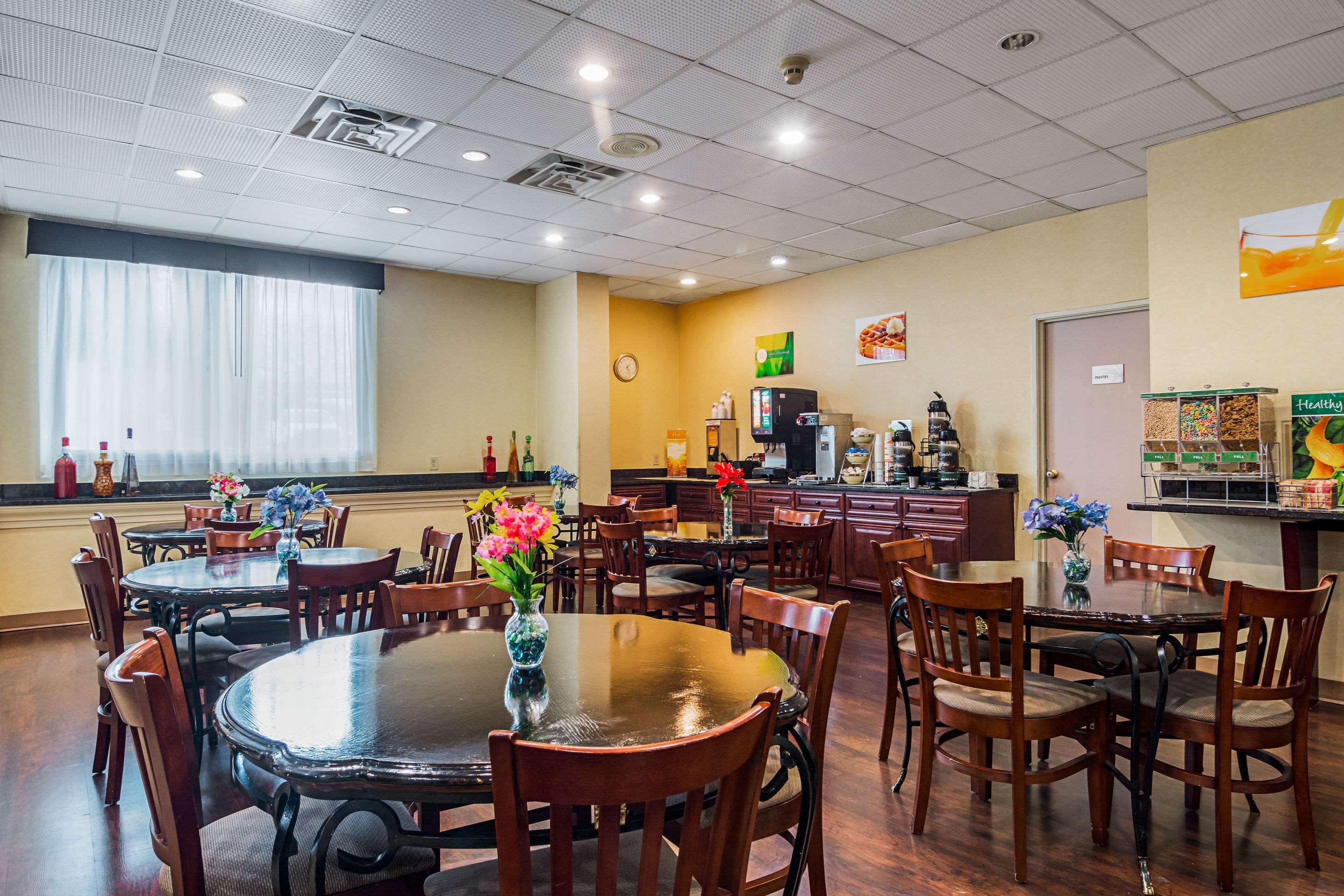 Quality Suites Atlanta Airport East Forest Park Εξωτερικό φωτογραφία
