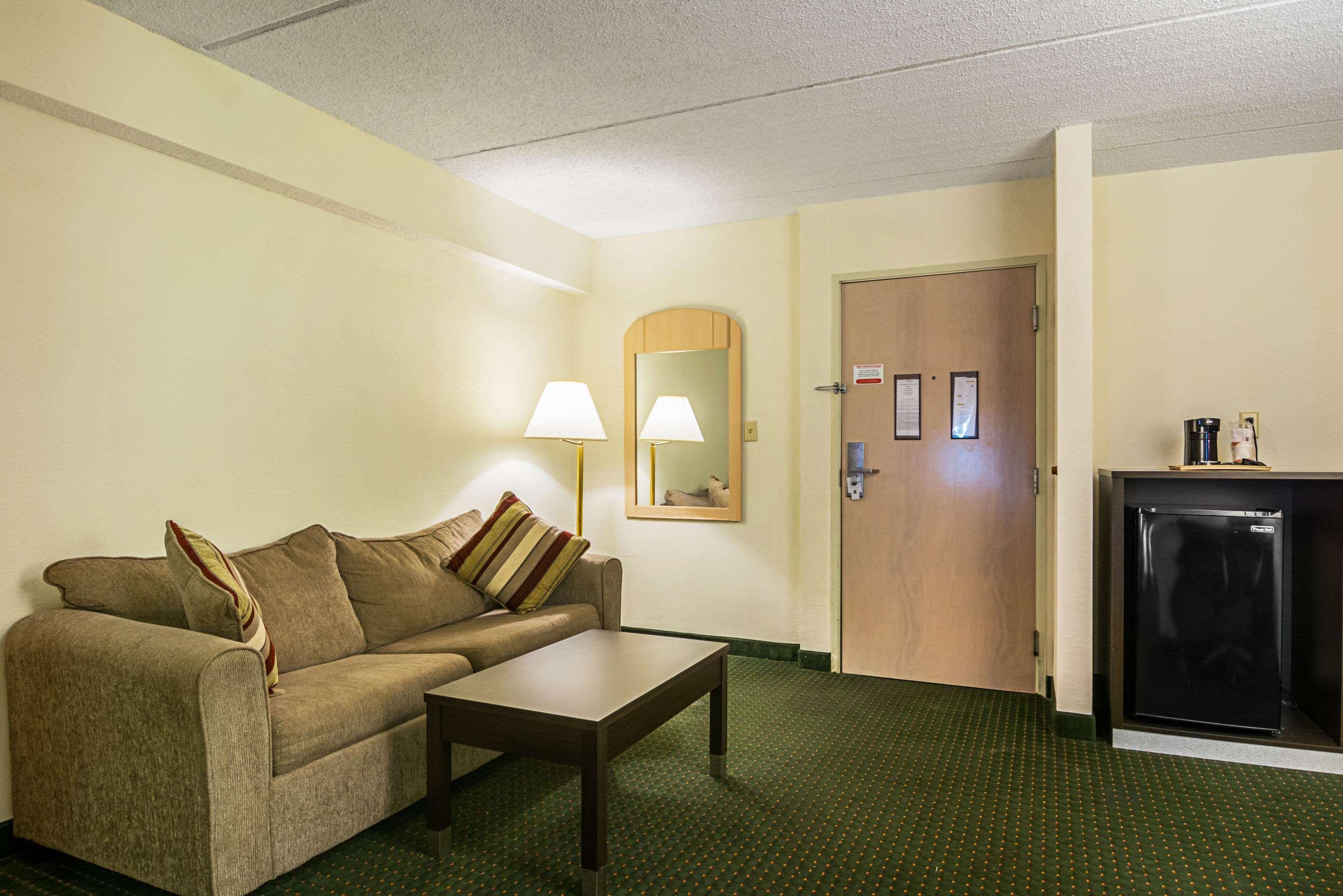 Quality Suites Atlanta Airport East Forest Park Εξωτερικό φωτογραφία