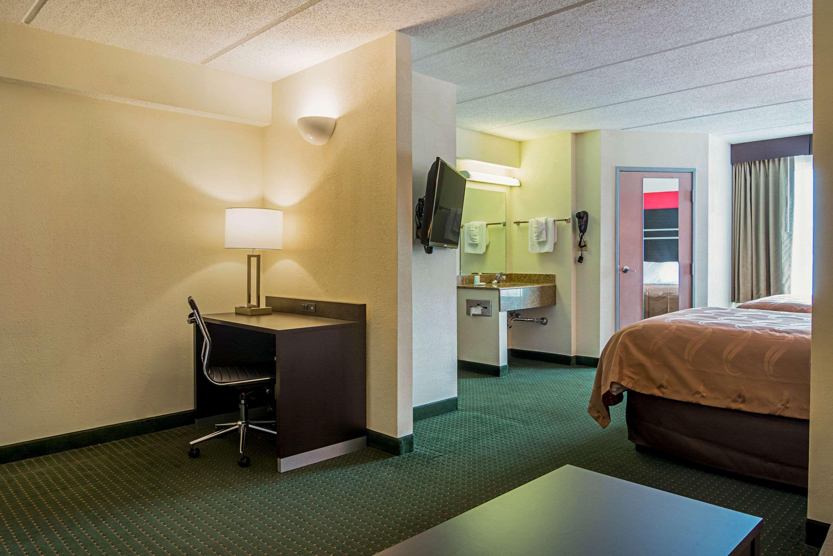 Quality Suites Atlanta Airport East Forest Park Εξωτερικό φωτογραφία