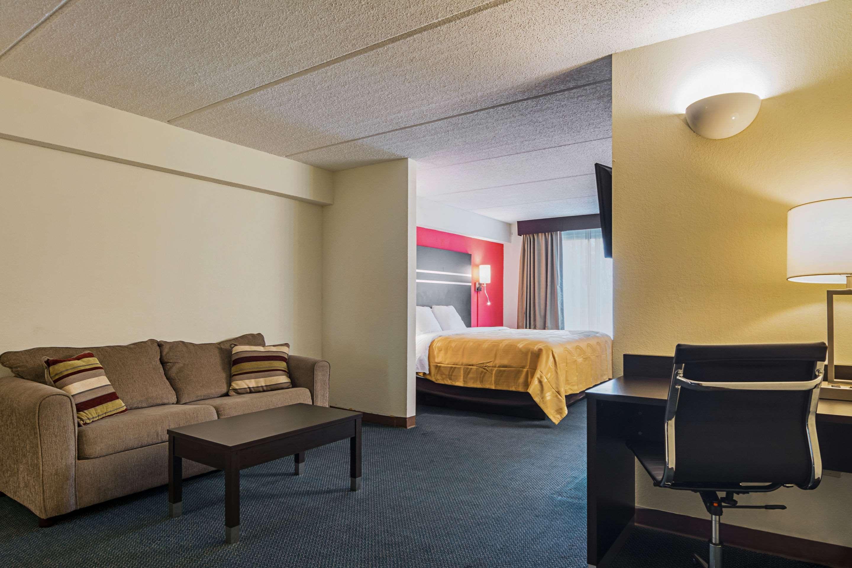 Quality Suites Atlanta Airport East Forest Park Εξωτερικό φωτογραφία