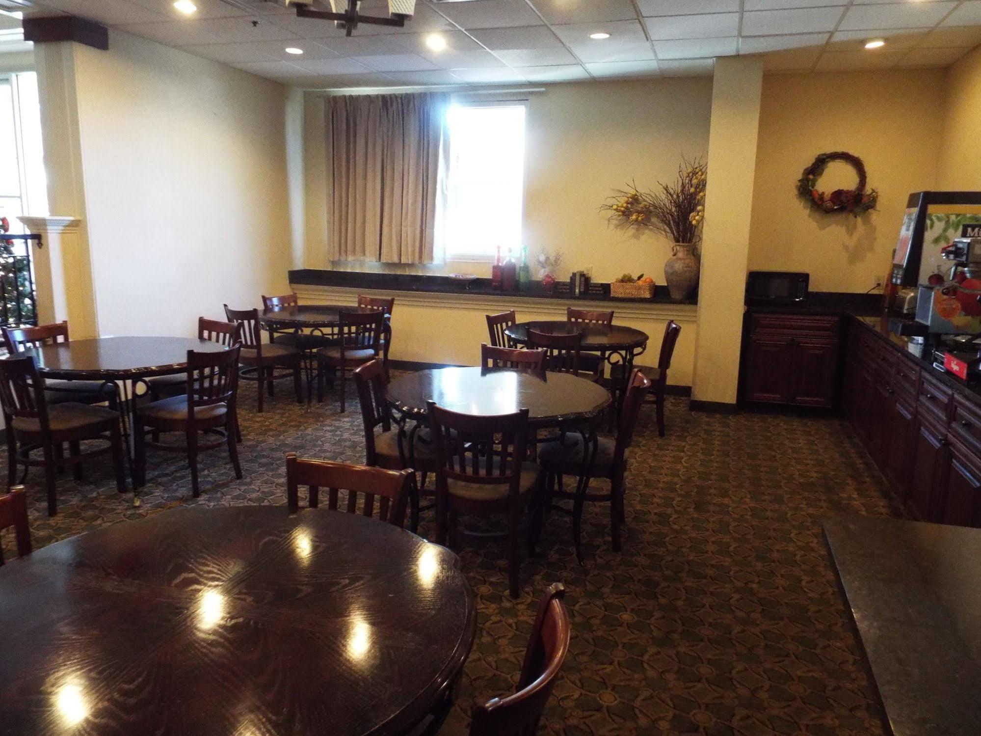 Quality Suites Atlanta Airport East Forest Park Εξωτερικό φωτογραφία