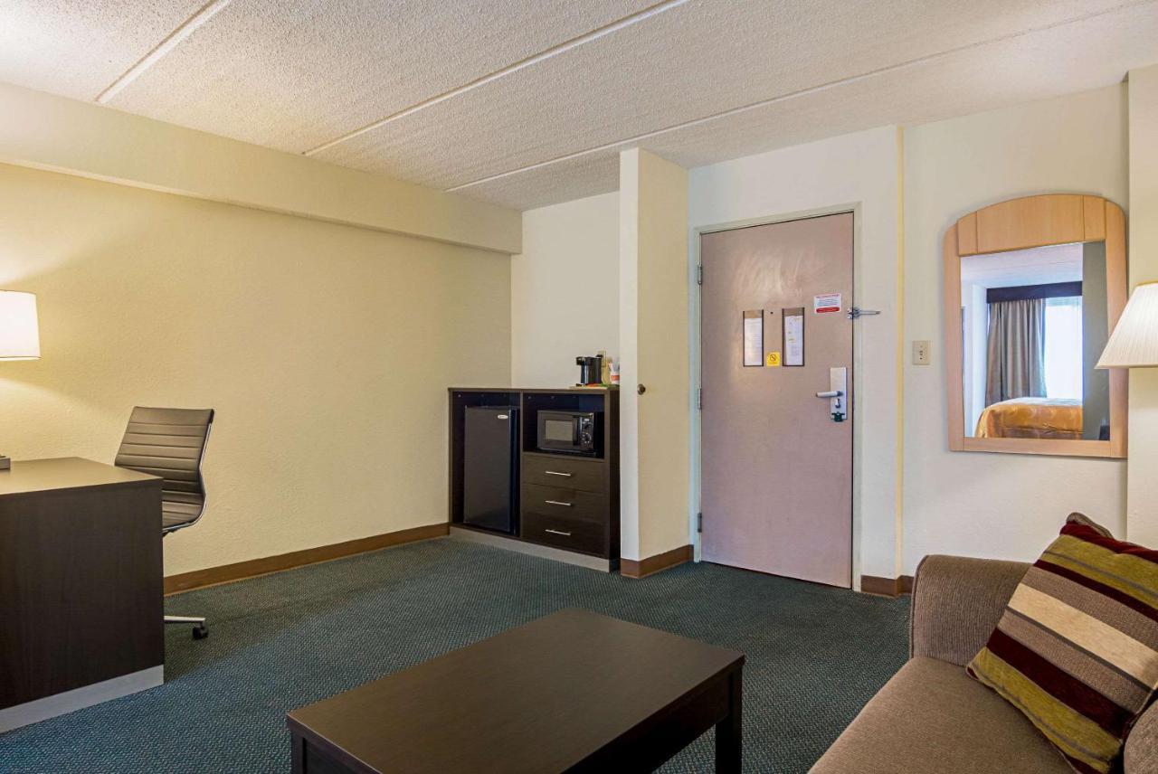 Quality Suites Atlanta Airport East Forest Park Εξωτερικό φωτογραφία